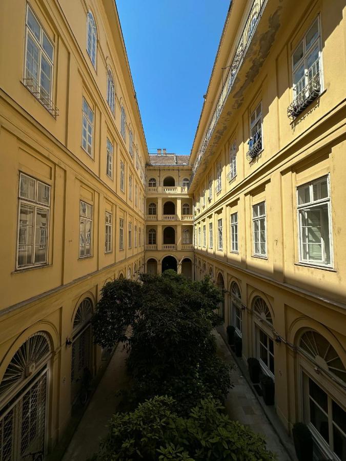 Old Town Apart Apartamento Budapeste Exterior foto
